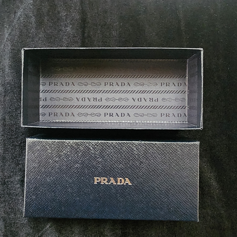 Prada Box - Picture 2 of 3